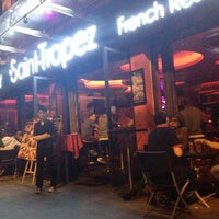 Das Foto wurde bei Le Saint Tropez Cocktail Bar von milana am 5/2/2013 aufgenommen