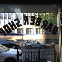 รูปภาพถ่ายที่ East 6th Street Barber Shop โดย Garth เมื่อ 5/9/2013