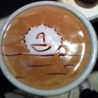 รูปภาพถ่ายที่ Caffeination โดย Caffeination C. เมื่อ 2/6/2013