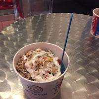 Photo taken at Off The Wall Frozen Yogurt by Genny on 4/12/2017