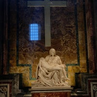 Photo taken at Pietà di Michelangelo by Güven K. on 5/25/2022