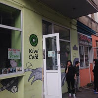 Foto tomada en Kiwi Vegan Cafe  por Alina G. el 6/4/2016