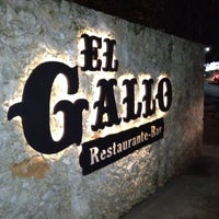 รูปภาพถ่ายที่ El Gallo โดย Noe C. เมื่อ 9/16/2012