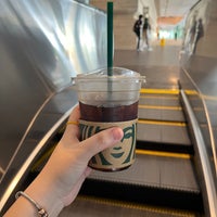 Photo taken at Starbucks by yoojeen on 1/5/2023