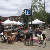 6/21/2015 tarihinde Helen M.ziyaretçi tarafından Brentford Market'de çekilen fotoğraf