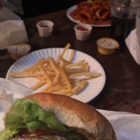 Foto tirada no(a) Burger Joint por H🎧 em 10/14/2023