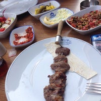 Das Foto wurde bei Kebap Diyarı Restaurant von Şafak Y. am 4/29/2018 aufgenommen