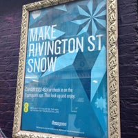 Foto tomada en Make Rivington St Snow  por Sarah H. el 12/13/2012