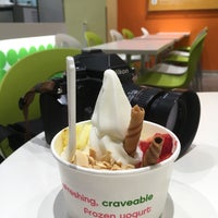Photo taken at Pinkberry by リンゴ モ. on 9/29/2017