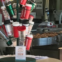 รูปภาพถ่ายที่ Krispy Kreme Doughnuts โดย Anita 🌊 เมื่อ 10/27/2017