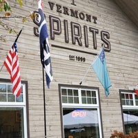 Foto diambil di Vermont Spirits Distillery oleh sandi c. pada 10/16/2020