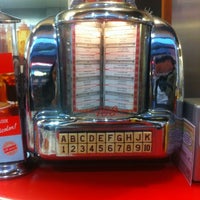 Photo taken at Ed&amp;#39;s Easy Diner by Candan on 11/30/2012