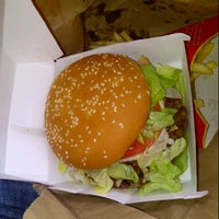 Foto diambil di McDonald&amp;#39;s oleh Maverickaizer pada 10/4/2012