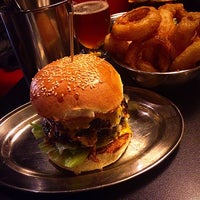Foto tirada no(a) Brother Burger and the Marvellous Brew por Carbie W. em 7/5/2015