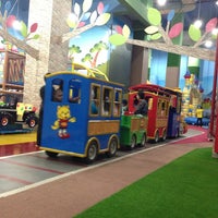 Review Lollipop's Playland & Cafe