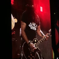 Photo taken at Guns N&amp;#39; Roses by Nestor L. on 4/21/2016