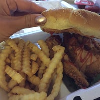 Photo taken at Raising Cane&amp;#39;s Chicken Fingers by maa_aaru on 12/30/2016