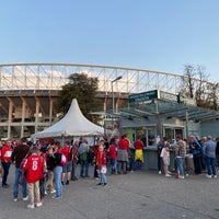 Photo taken at Würstelstand beim Ernst Happel Stadion by Jonny R. on 9/7/2021