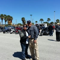 Das Foto wurde bei Jim Walkers Motorcycles von RonandCindy G. am 3/13/2013 aufgenommen