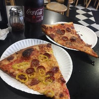 รูปภาพถ่ายที่ Joe&amp;#39;s Brooklyn Pizza โดย Pete M. เมื่อ 9/27/2018