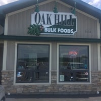 Foto scattata a Oak Hill Bulk Food da Pete M. il 7/16/2018