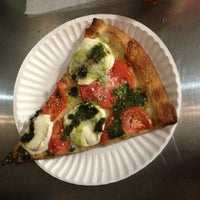2/9/2013にTatiana R.がPrimo Pizza 84で撮った写真