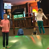Photo taken at Knuckleheads Trampoline Park • Rides • Bowling by Mindy O. on 12/27/2018