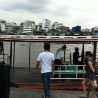 Photo taken at Wat Thong Thammachat Pier by ⓑⓞⓞⓝⓢⓔⓡⓜ✽『H◦Ψ◦m◦M◦Ɣ』©™✽ 蔡. on 11/9/2012