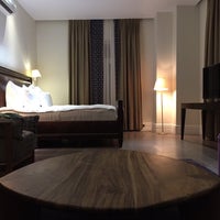 Foto tirada no(a) Misafir Suites 8 Istanbul por Mani J. em 9/29/2017