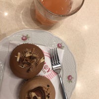 Foto tirada no(a) M-Joy Cupcakes por Fien H. em 11/15/2019