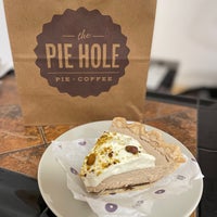 Foto diambil di The Pie Hole oleh Elyssa C. pada 6/19/2022