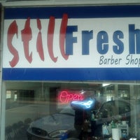 Foto tomada en Still Fresh Barber Shop  por lucien c. el 12/8/2012
