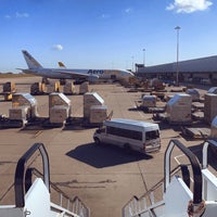 Foto diambil di East Midlands Airport (EMA) oleh Fahad pada 3/17/2022