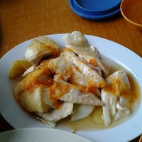 Photo taken at Chen Kee Chicken Rice Shop by Aren B. on 9/20/2012