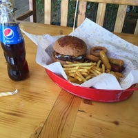 Foto scattata a Fess Burger da Samet G. il 7/18/2021