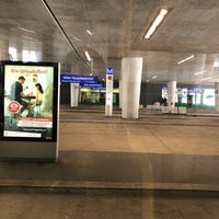 Photo taken at H Hauptbahnhof by Robby R. on 4/7/2018