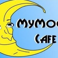 Foto tirada no(a) Mymoon Nargile Cafe por Gürel O. em 9/19/2012
