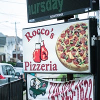 Das Foto wurde bei Rocco&amp;#39;s Pizzeria von Rocco&amp;#39;s Pizzeria am 6/28/2018 aufgenommen