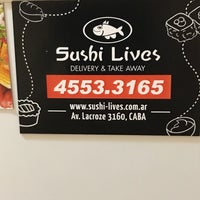 Photo taken at Sushi Lives by Matheus N. on 10/14/2017