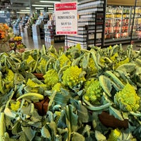 รูปภาพถ่ายที่ Metropolitan Market Sammamish โดย Todd M. เมื่อ 11/3/2023