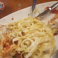 Photo taken at Olive Garden by Tyronne M. on 8/26/2017