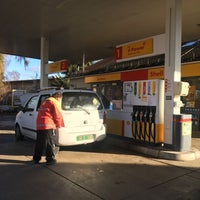 Foto diambil di Shell oleh Pedro C. pada 12/27/2016