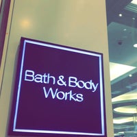 Photo taken at Bath &amp;amp; Body Works by M 🍽️ A. on 11/25/2016