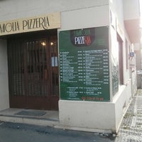 Photo taken at Famiglia Pizzeria by vesp on 1/11/2014