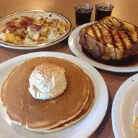 Photo taken at Denny&amp;#39;s by Rachel on 11/9/2014