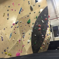 Photo taken at Brooklyn Boulders Queensbridge by Luc D. on 1/26/2016