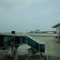 Photo taken at Shenzhen Bao&amp;#39;an Int&amp;#39;l Airport Term.B by Mitsue on 9/22/2012