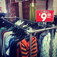 Снимок сделан в Half Off Clothing Store пользователем Half Off Clothing Store 2/12/2014