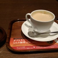 Photo taken at Ueshima Coffee House by Toshi_garihan N. on 11/22/2017