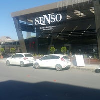 Foto tomada en Senso Cafe &amp;amp; Restaurant  por Serpil C. el 7/31/2017